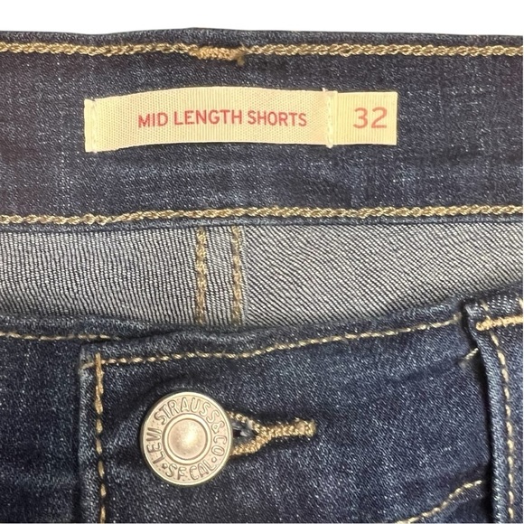 Women's Levi's® Mid-Length Jean Shorts Dark Wash Size 32 NWT - Picture 4 of 9